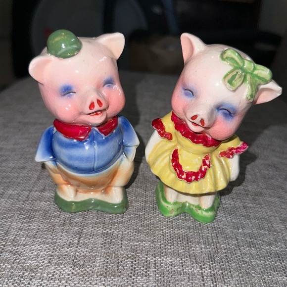Vintage Formal Dressed Pigs Ceramic Salt and Pepper Shakers - Made in Ja… - Picture 1 of 7